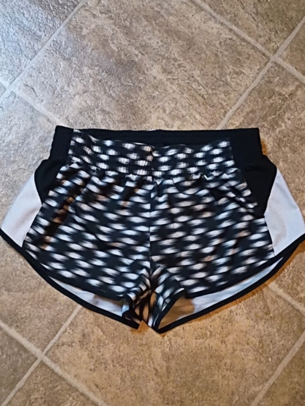 Nike Dri-Fit Black & White Patterned Women's Athletic Shorts Size Small, NWOT